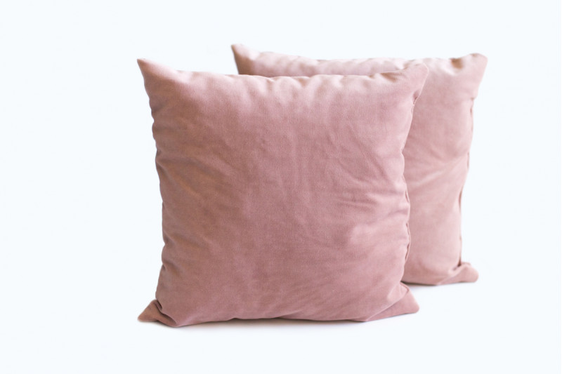 Подушка рожева велюр №2