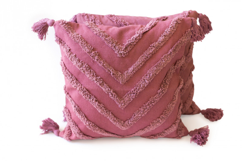 Подушка з китицями блідо-рожева