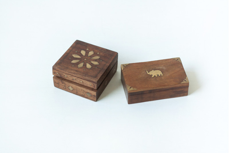 Скринька дерев'яна зі вставками з латуні